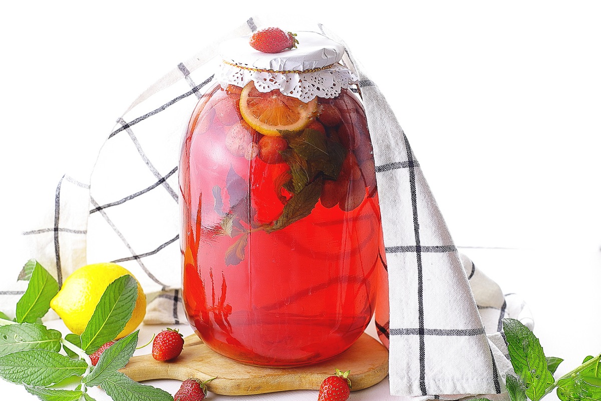 Компот из клубники на зиму с мятой и лимоном на 3 литровую банку