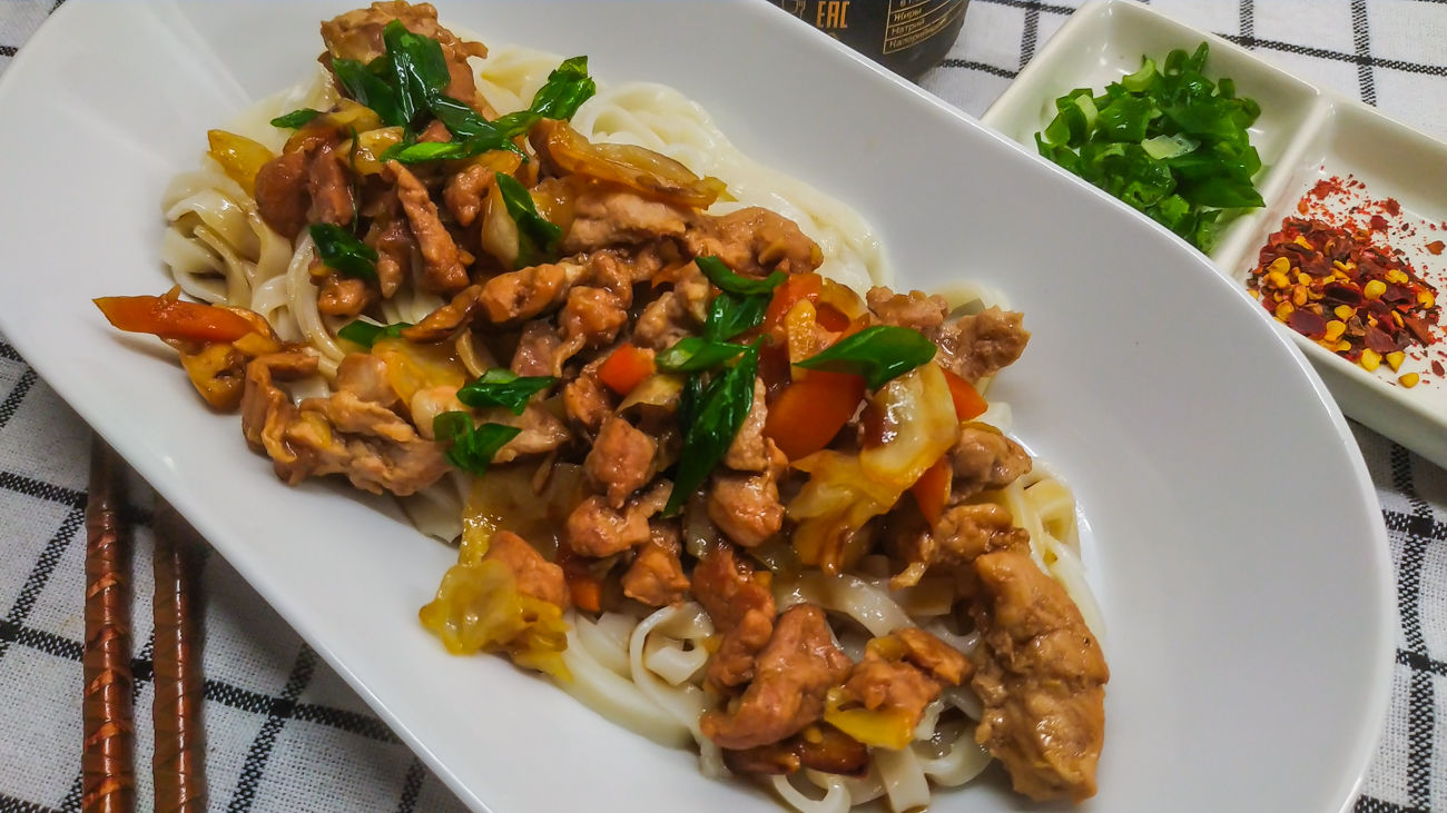 Яки-удон со свининой и овощами